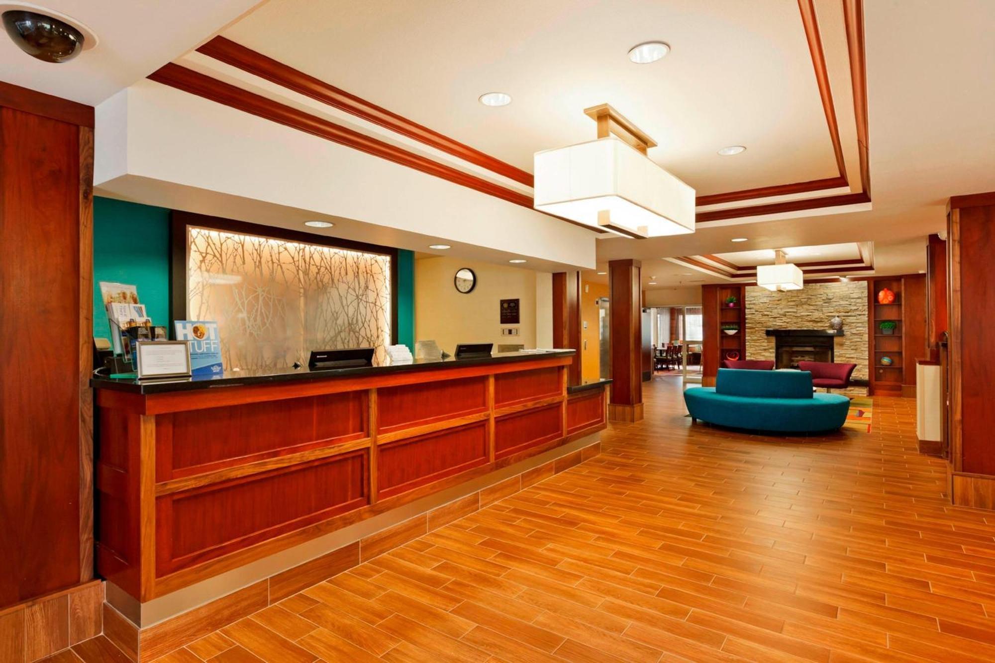 Fairfield Inn & Suites Portland South/לייק אוסווגו מראה חיצוני תמונה